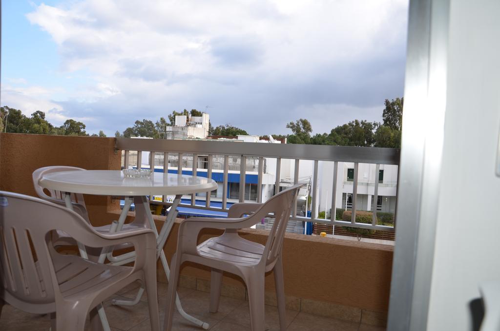 Surf & Sun Holiday Apartments Лімасол Екстер'єр фото