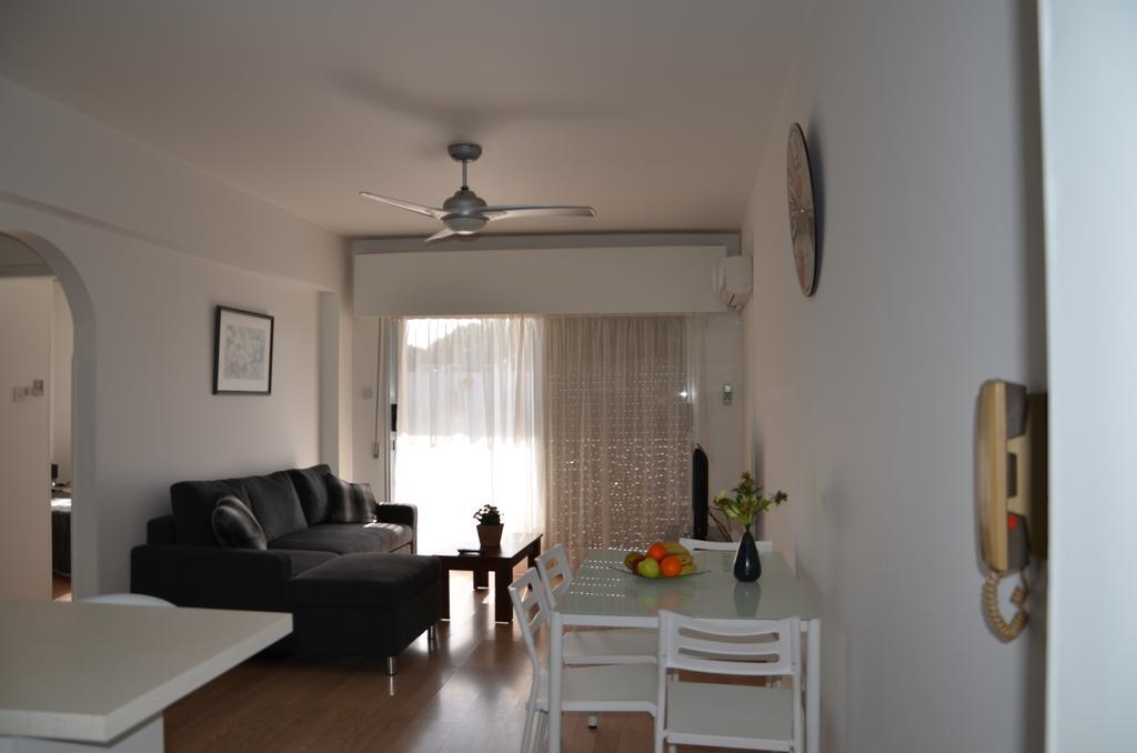 Surf & Sun Holiday Apartments Лімасол Екстер'єр фото