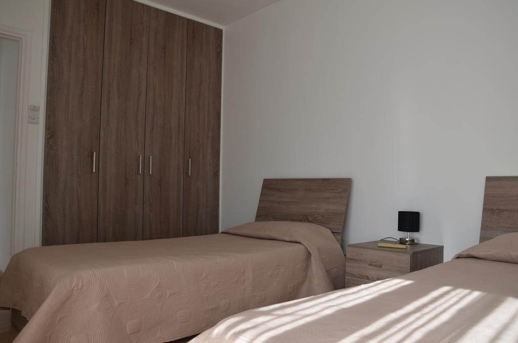 Surf & Sun Holiday Apartments Лімасол Екстер'єр фото