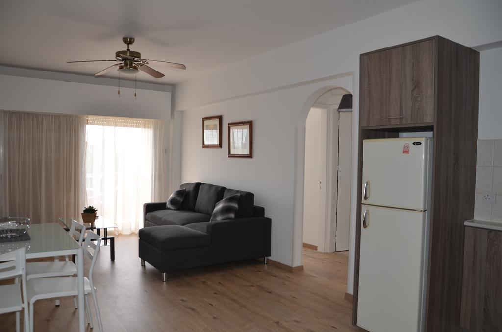 Surf & Sun Holiday Apartments Лімасол Екстер'єр фото