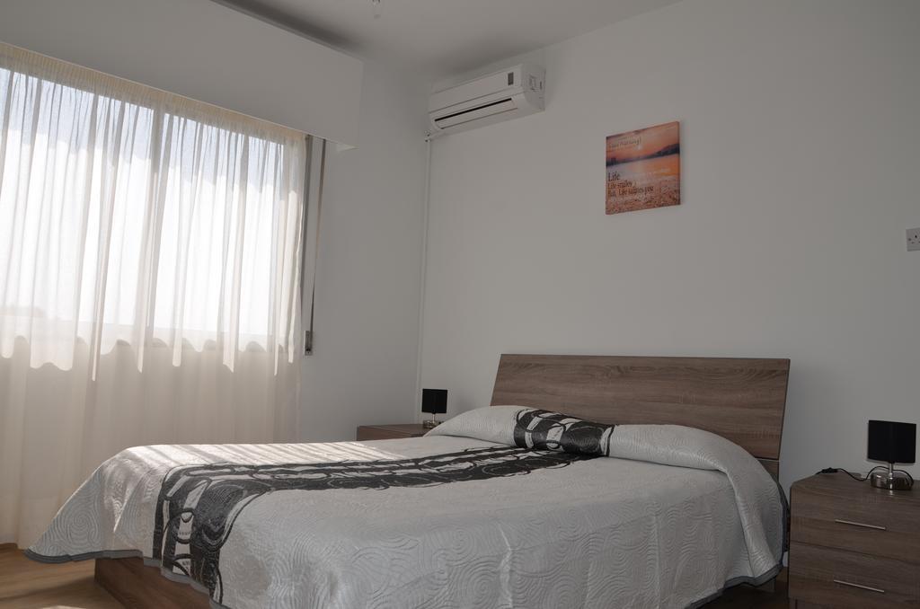 Surf & Sun Holiday Apartments Лімасол Екстер'єр фото