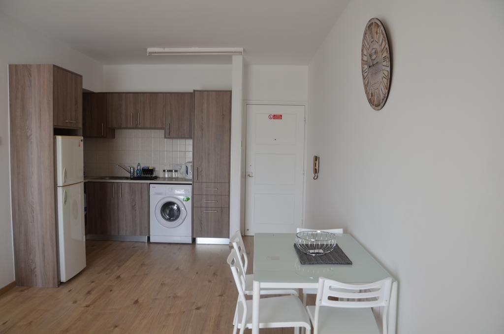 Surf & Sun Holiday Apartments Лімасол Екстер'єр фото