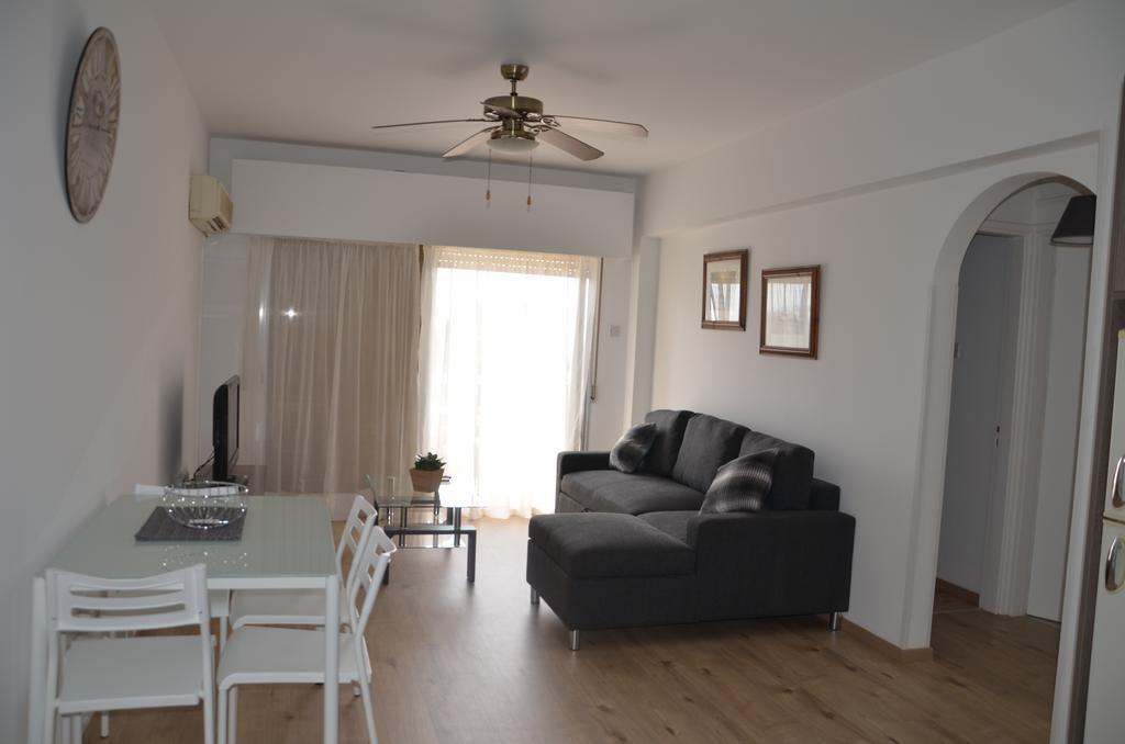 Surf & Sun Holiday Apartments Лімасол Екстер'єр фото