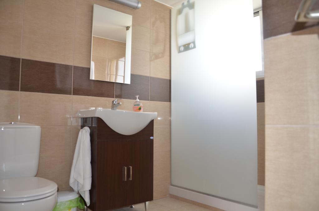 Surf & Sun Holiday Apartments Лімасол Екстер'єр фото