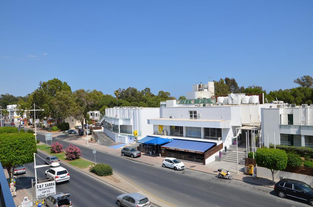 Surf & Sun Holiday Apartments Лімасол Екстер'єр фото
